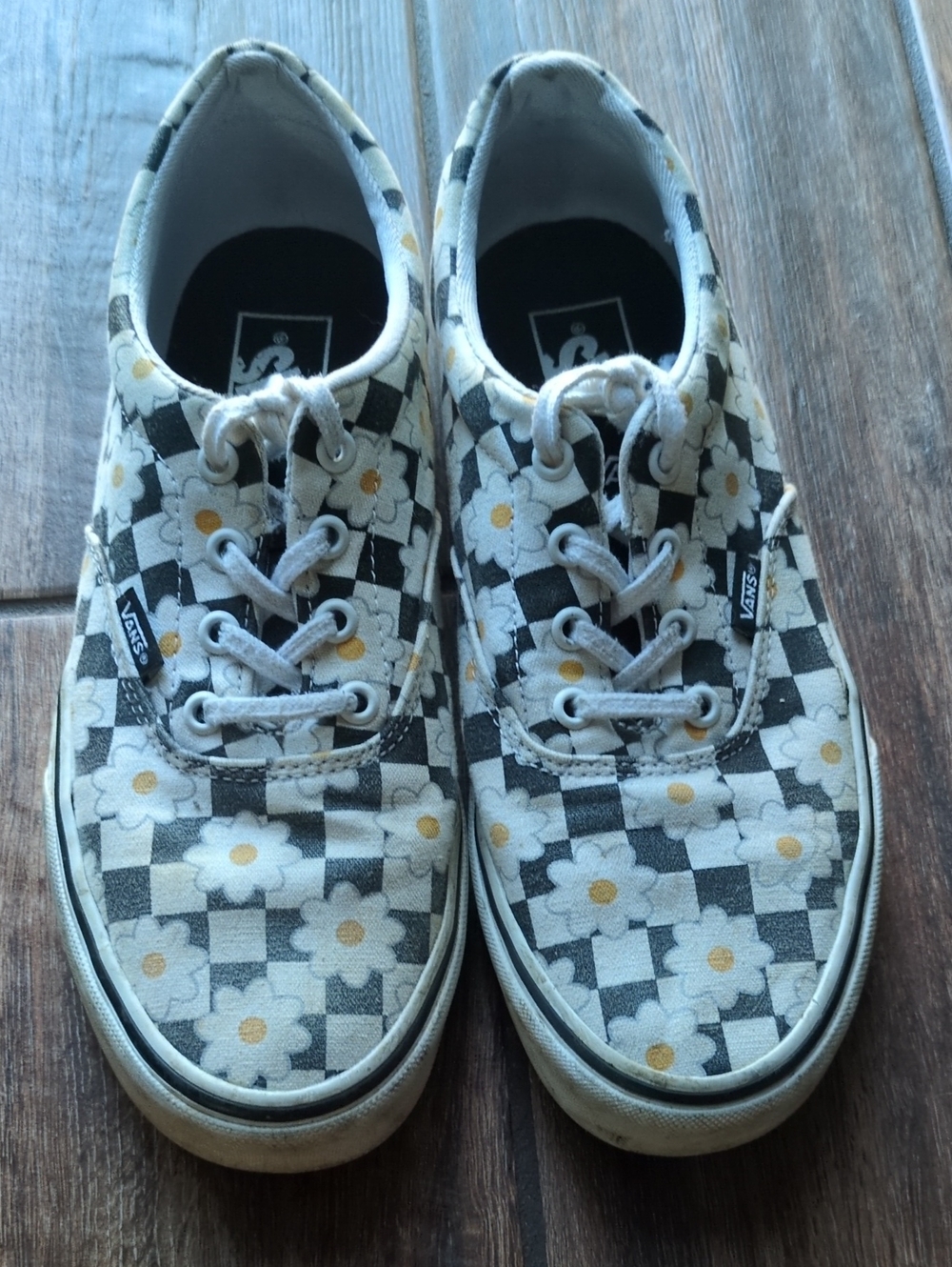 Vans Women's 9 Checkerboard Daisy Lace-Up Sneakers - White/Black/Yellow